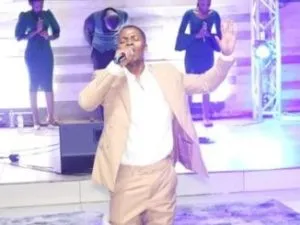 Aiisuka – Ngihlale Naye ft Ndumiso Dyantyi Aiisuka – Ngihlale Naye ft Ndumiso Dyantyi