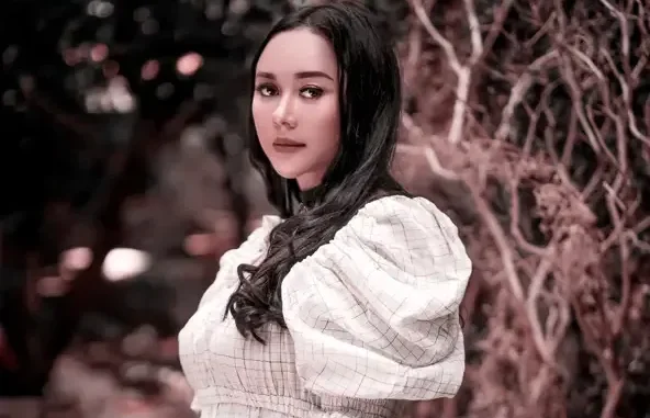 Puncak Asmara Aura Kasih