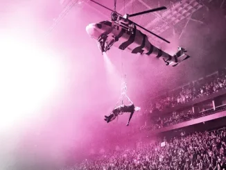 Mgk mainstream sellout (life in pink deluxe)